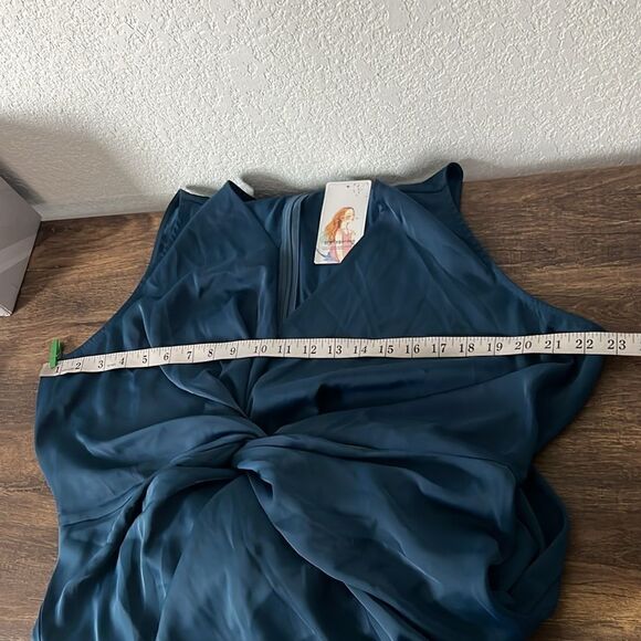 PRETTYGARDEN Satin Ruched Bodycon
Dress Twist Front V Neck Sleeveless Sp… - Picture 11 of 14